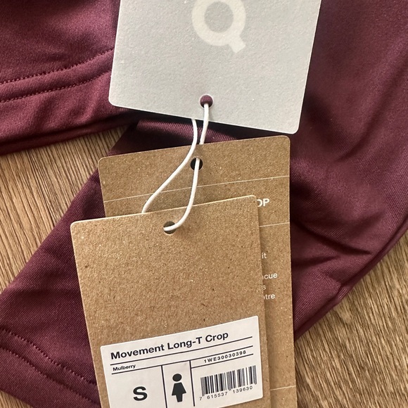 On Running Long Sleeve Crop Top Small - Picture 3 of 4